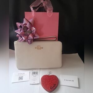 New Coach Large Wristlet 8" & Heart Compact Mirror ( Free Gift Bag/Bow)💕